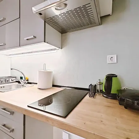 5Min Metro, Sotiria, Iatriko, Semi-Basement Apartment Athens Exterior photo